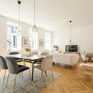  Apartment 4ty3 - Spacious In The Heart Of The 8th District Is Calling