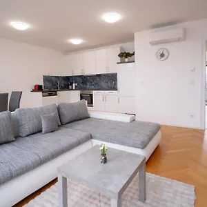  Apartment Sweet - Leopold